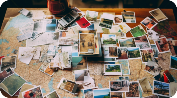 pocztkówki na stole